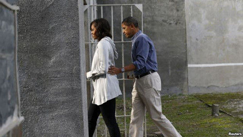 奥巴马参观曼德拉被囚监狱体验“阶下囚”滋味